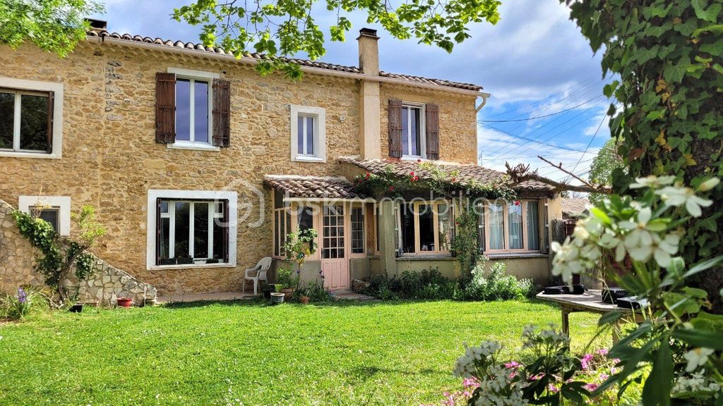 Achat maison à vendre 4 chambres 150 m² - Saint-Marcel-de-Careiret