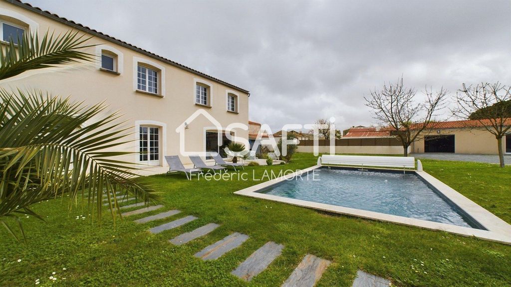 Achat maison à vendre 4 chambres 201 m² - La Rochelle