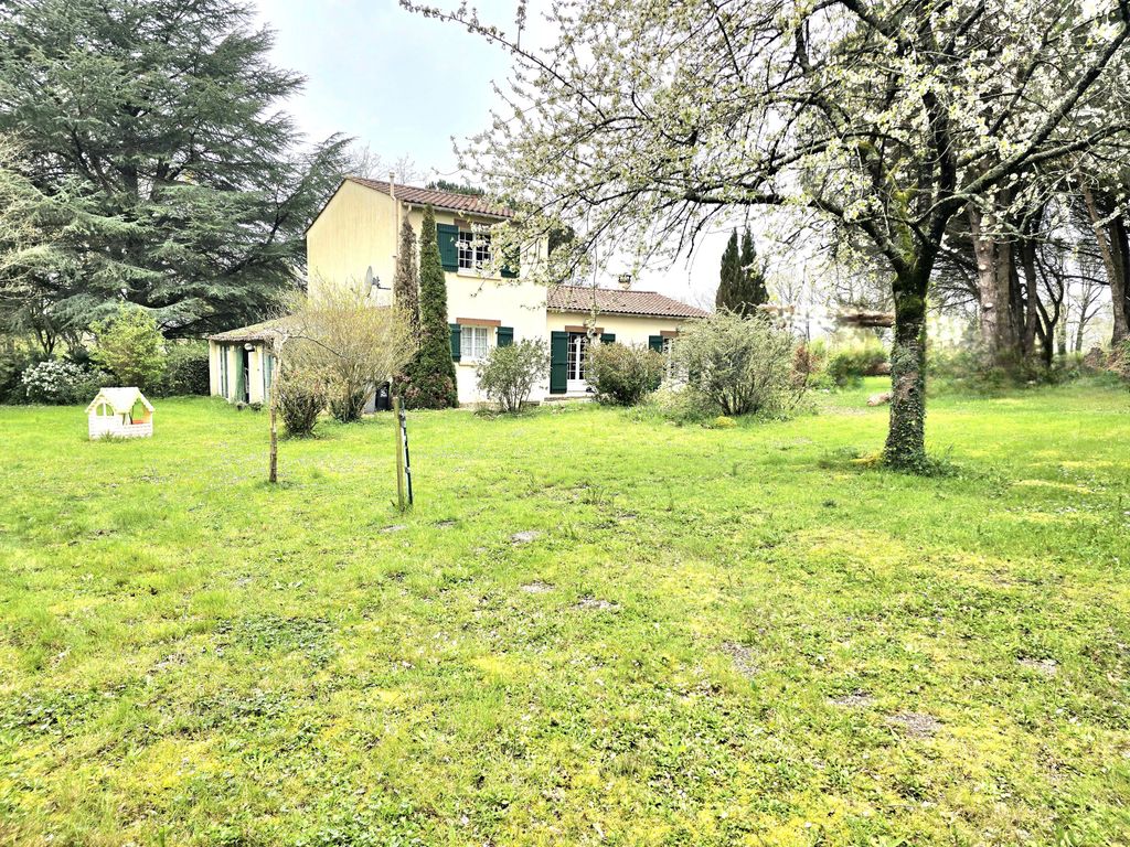 Achat maison à vendre 4 chambres 147 m² - Moutiers-les-Mauxfaits