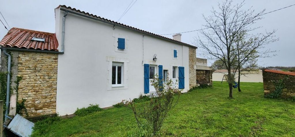 Achat maison à vendre 4 chambres 170 m² - Sainte-Hermine