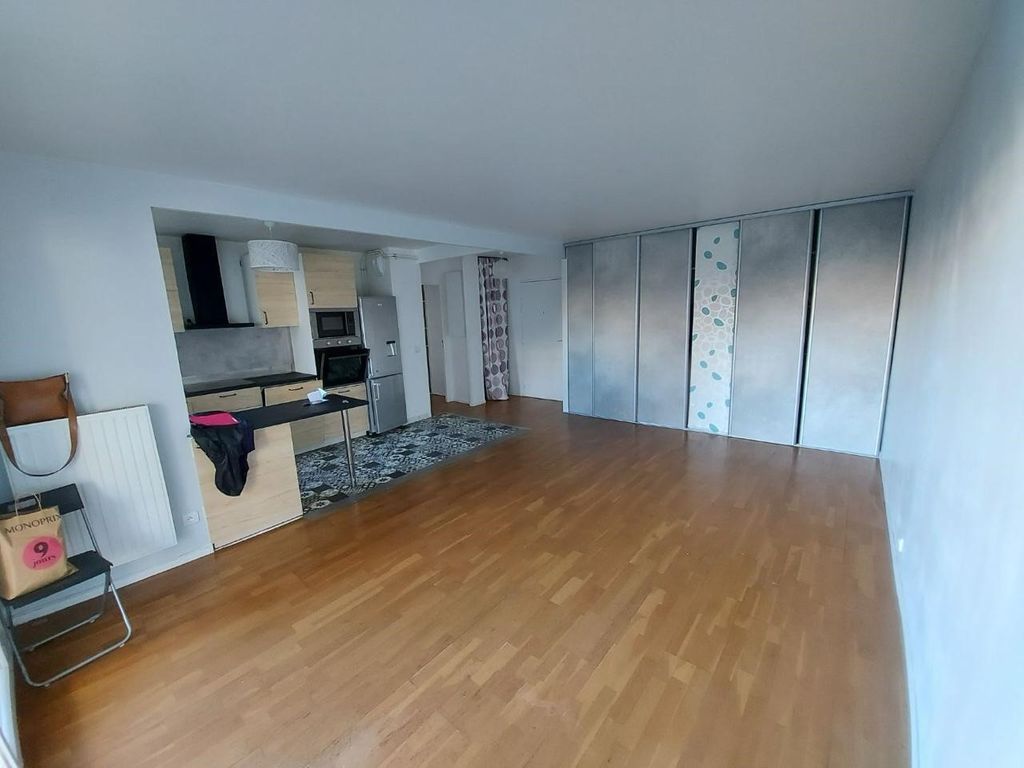 Achat appartement à vendre 3 pièces 67 m² - Courbevoie