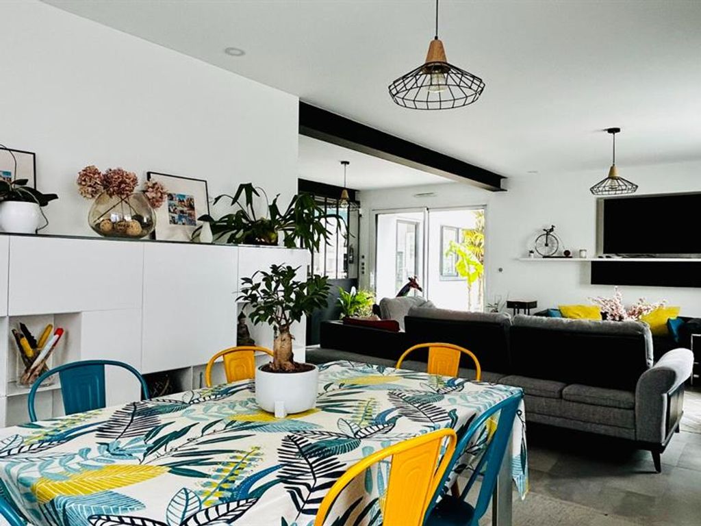 Achat maison à vendre 4 chambres 210 m² - La Rochelle