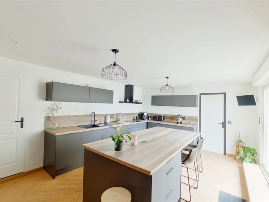 Achat maison à vendre 6 chambres 179 m² - Saint-Martin-la-Pallu