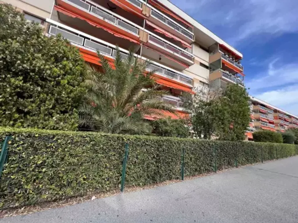 Achat appartement à vendre 4 pièces 84 m² - Sainte-Maxime