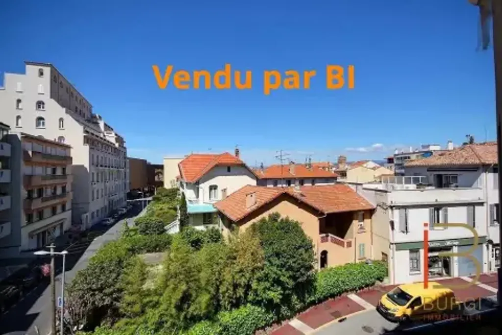 Achat appartement à vendre 3 pièces 72 m² - Saint-Raphaël