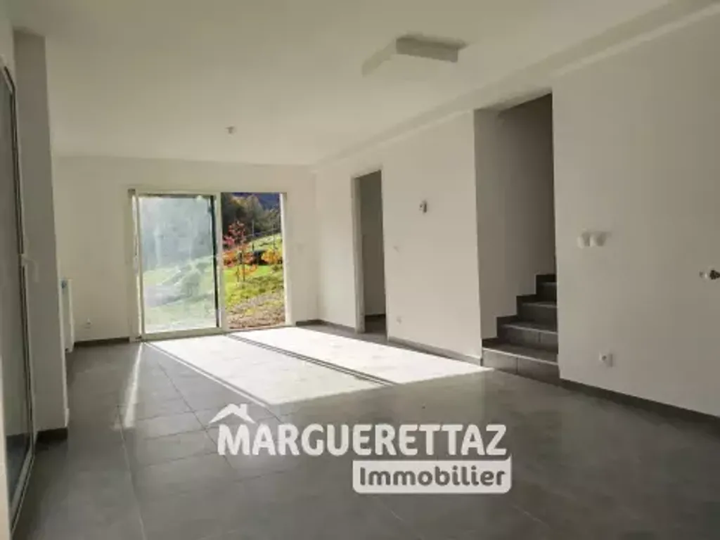 Achat maison à vendre 4 chambres 126 m² - Saint-Jeoire
