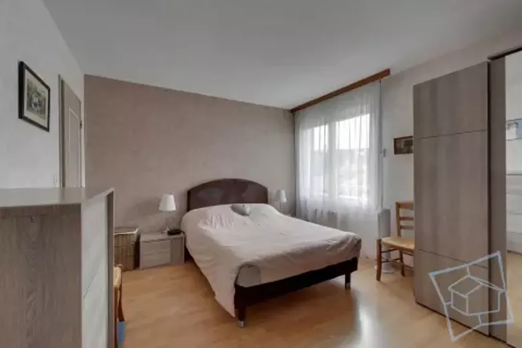 Achat maison à vendre 5 chambres 115 m² - Montigny-le-Bretonneux