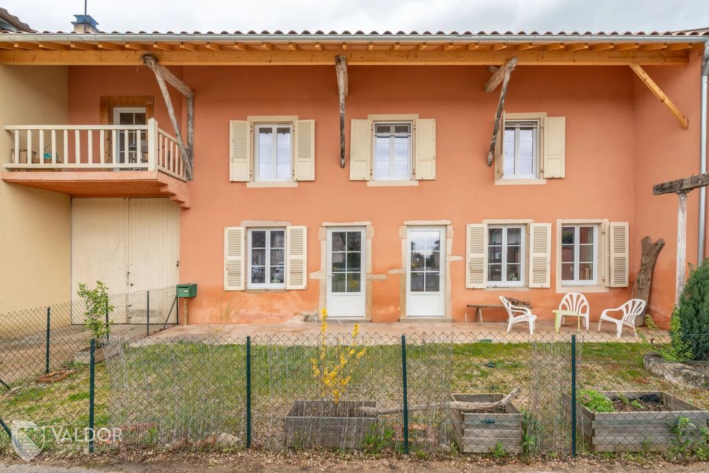 Achat maison à vendre 4 chambres 158 m² - Cruzilles-lès-Mépillat