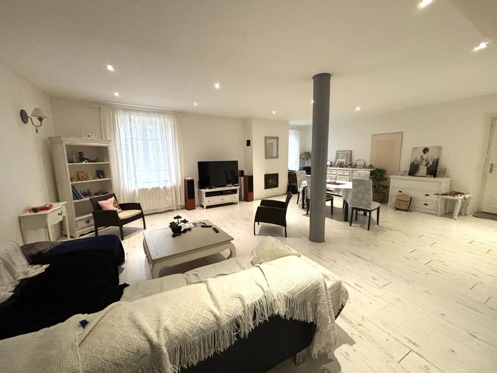 Achat maison à vendre 3 chambres 166 m² - Saint-Loubès