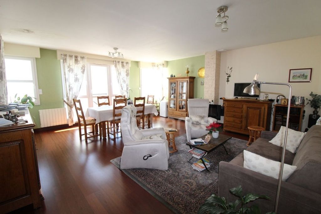 Achat appartement à vendre 5 pièces 106 m² - Valenciennes