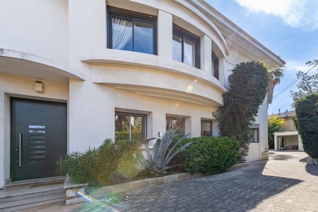 Achat maison à vendre 7 chambres 308 m² - Marseille 8ème arrondissement