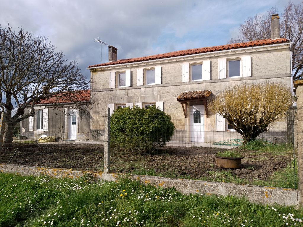 Achat maison à vendre 5 chambres 166 m² - Sainte-Sévère