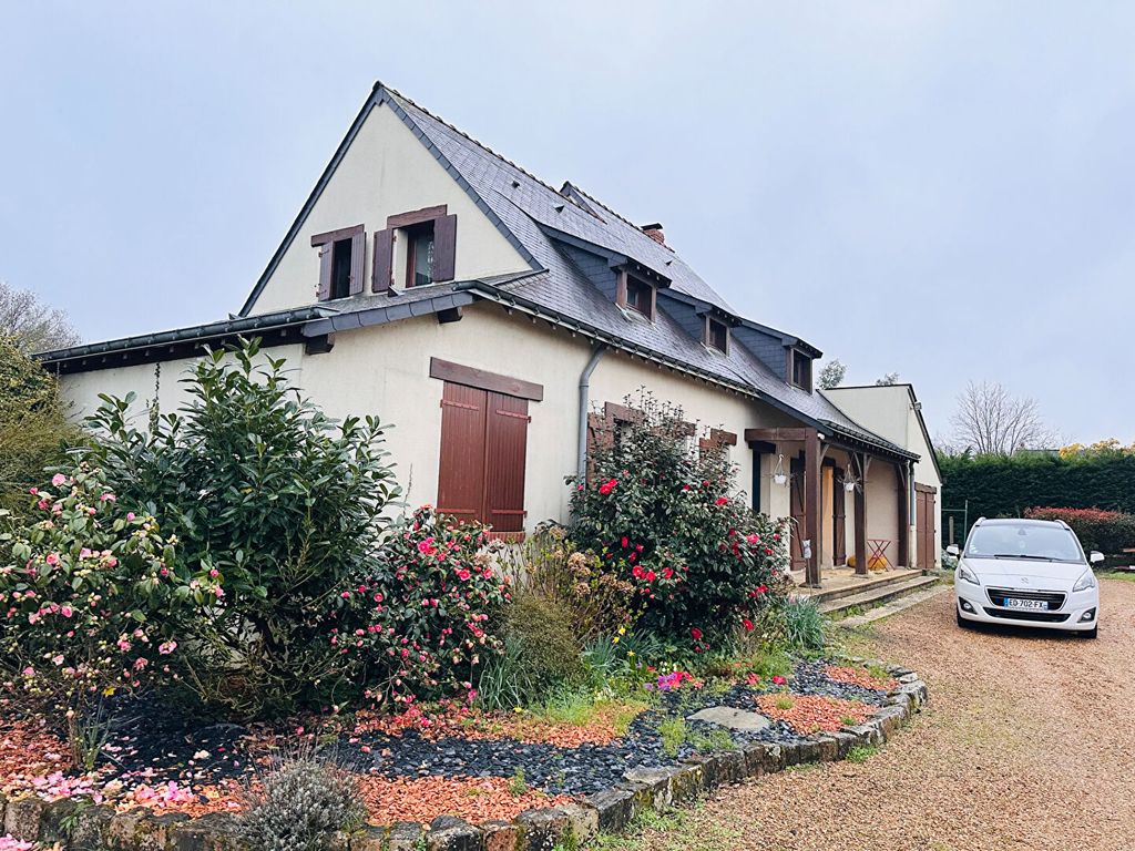 Achat maison à vendre 6 chambres 195 m² - Sceaux-d'Anjou