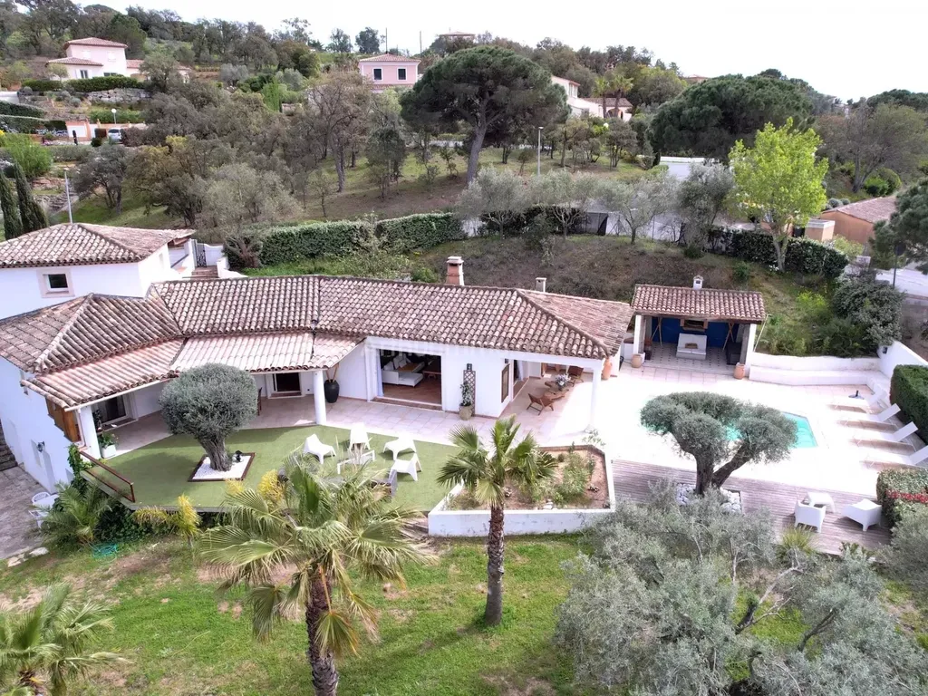 Achat maison à vendre 3 chambres 170 m² - Sainte-Maxime
