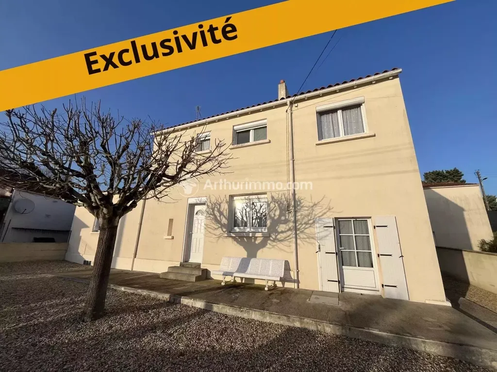 Achat maison à vendre 5 chambres 123 m² - Saint-Jean-d'Angély