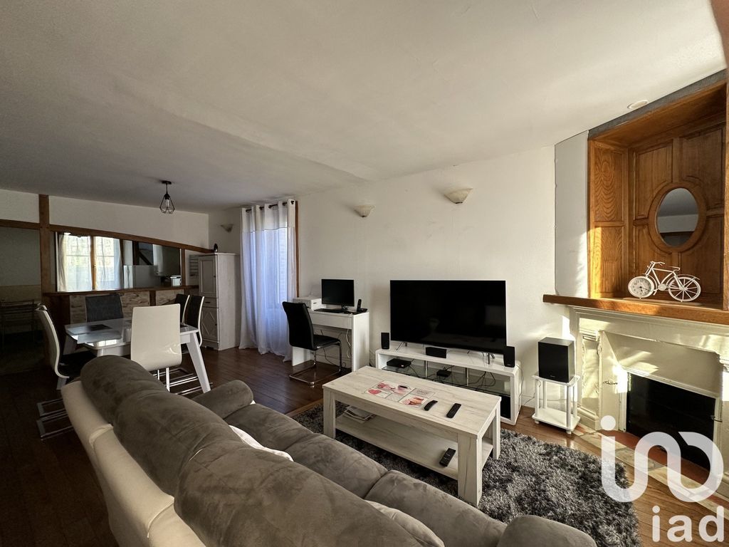 Achat maison à vendre 2 chambres 75 m² - Villedieu-sur-Indre