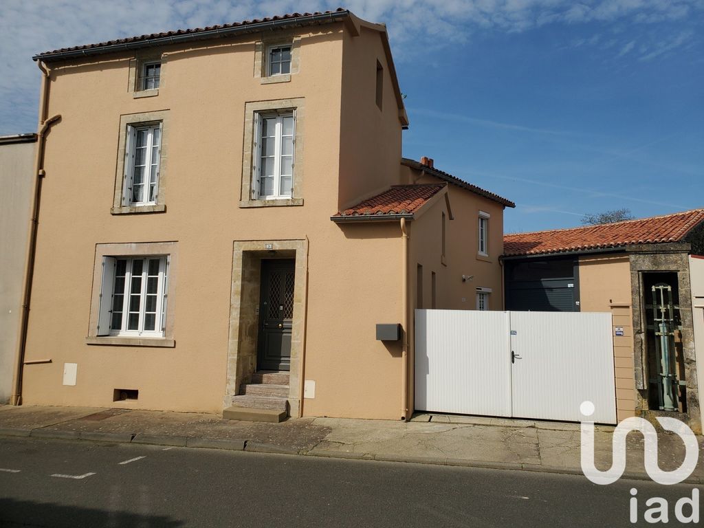 Achat maison à vendre 3 chambres 170 m² - La Châtaigneraie