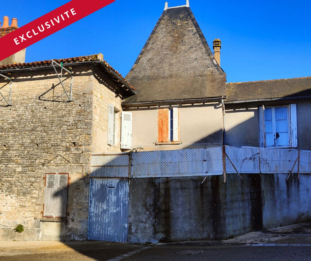 Achat maison à vendre 2 chambres 186 m² - Usson-du-Poitou