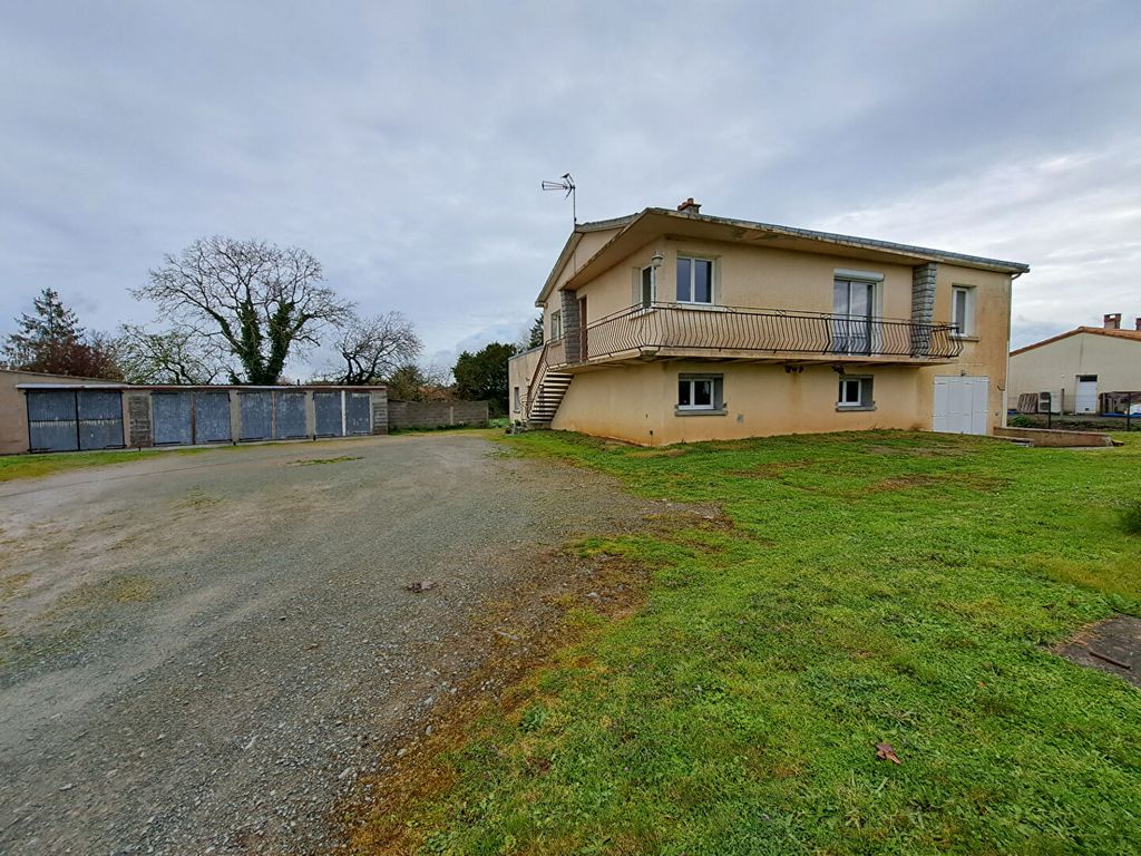Achat maison à vendre 4 chambres 178 m² - Chavagnes-les-Redoux