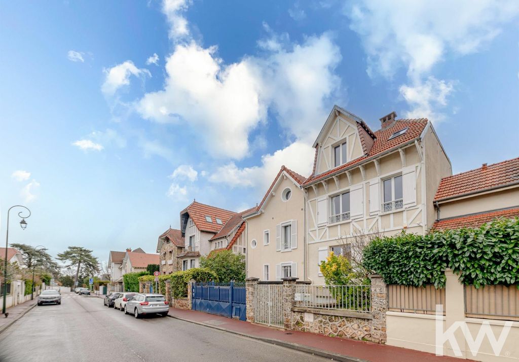 Achat maison à vendre 5 chambres 160 m² - Marnes-la-Coquette