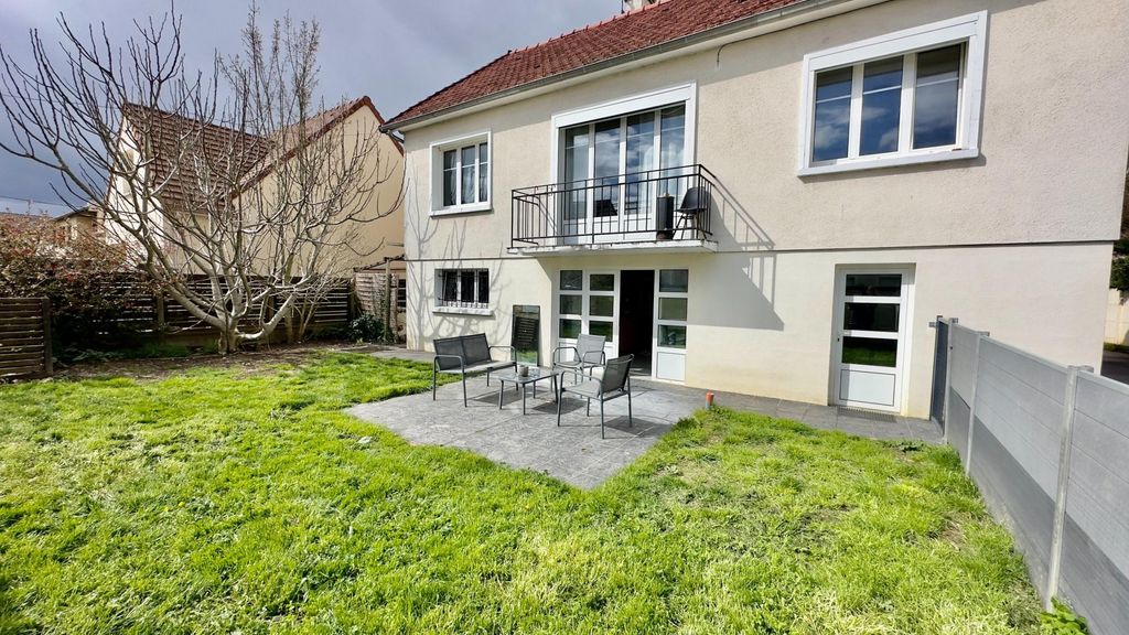 Achat maison à vendre 6 chambres 207 m² - Chevry-Cossigny