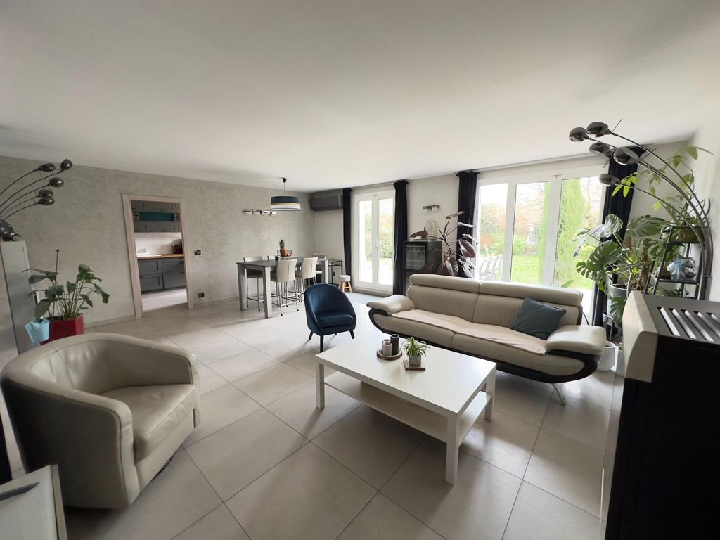 Achat maison à vendre 7 chambres 206 m² - Ozoir-la-Ferrière