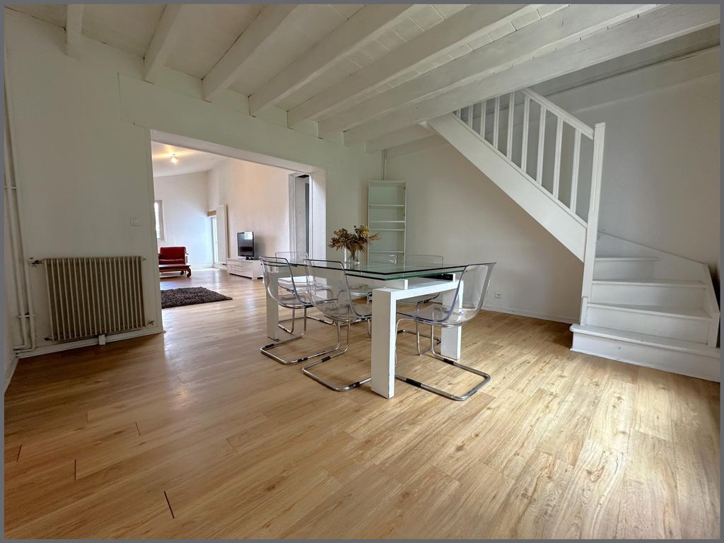 Achat maison à vendre 4 chambres 168 m² - Léognan