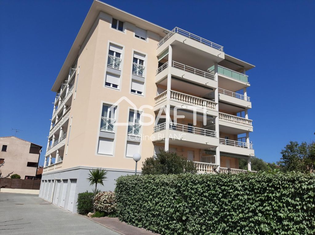 Achat appartement à vendre 2 pièces 65 m² - Saint-Raphaël