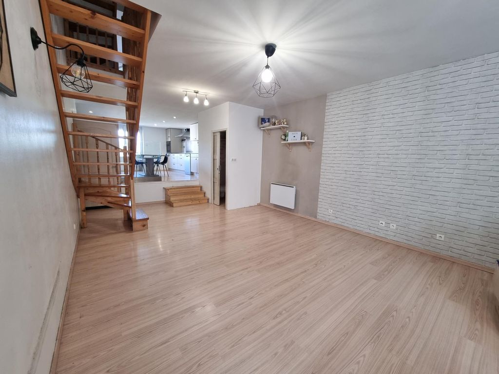 Achat maison à vendre 4 chambres 146 m² - Yenne