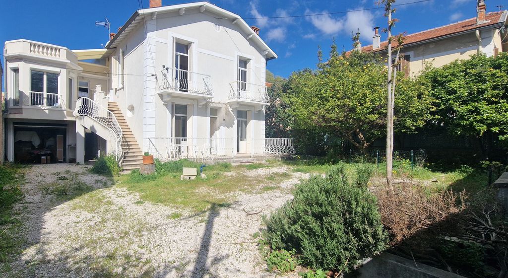Achat maison à vendre 6 chambres 188 m² - Toulon