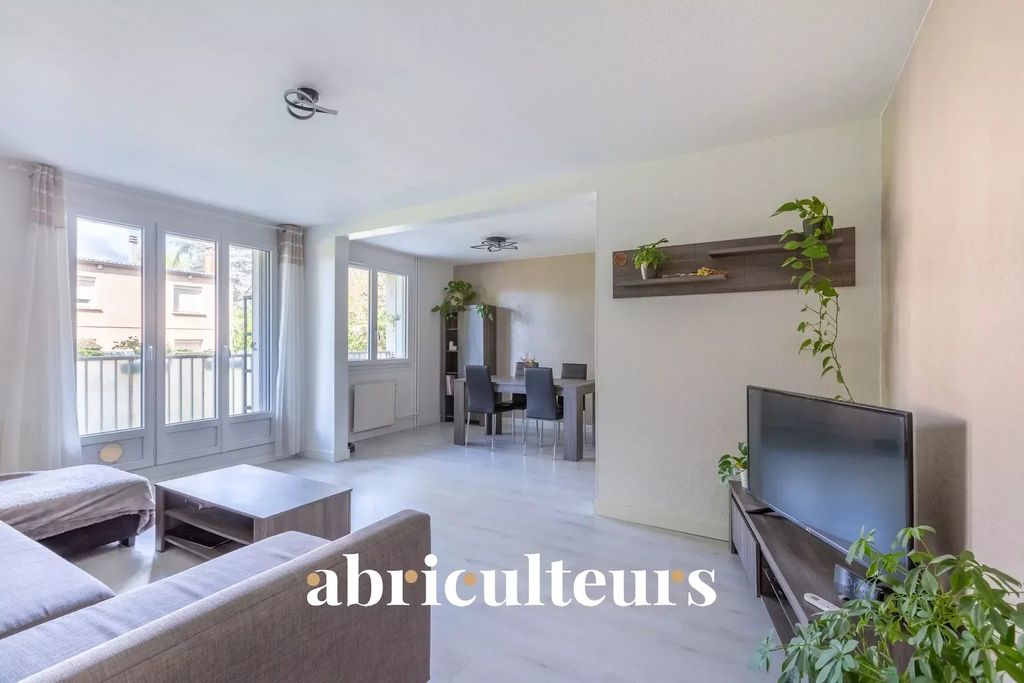 Achat appartement à vendre 5 pièces 105 m² - Vaulx-en-Velin