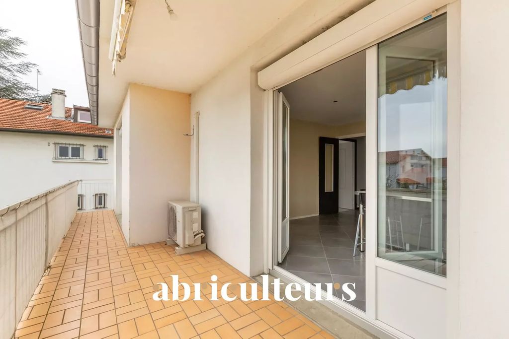 Achat appartement à vendre 5 pièces 100 m² - Décines-Charpieu
