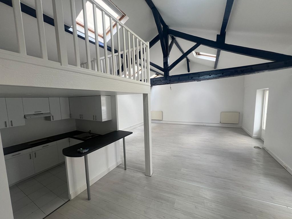 Achat loft à vendre 3 pièces 83 m² - Paris 18ème arrondissement