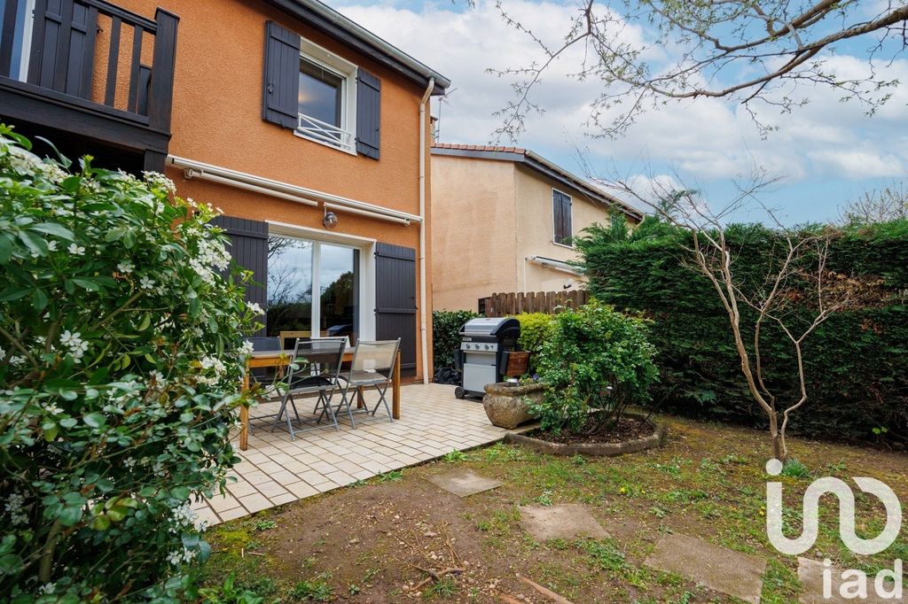 Achat maison à vendre 3 chambres 102 m² - Saint-Genis-les-Ollières