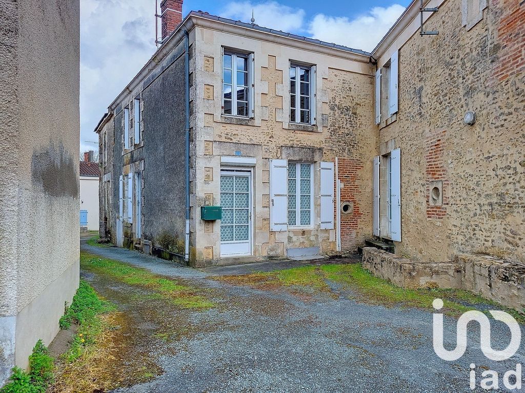 Achat maison à vendre 2 chambres 100 m² - Sigournais