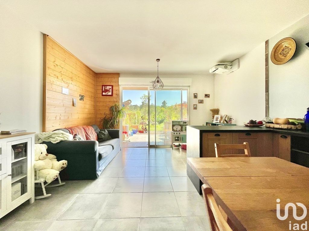 Achat maison à vendre 2 chambres 61 m² - Roquebrune-sur-Argens