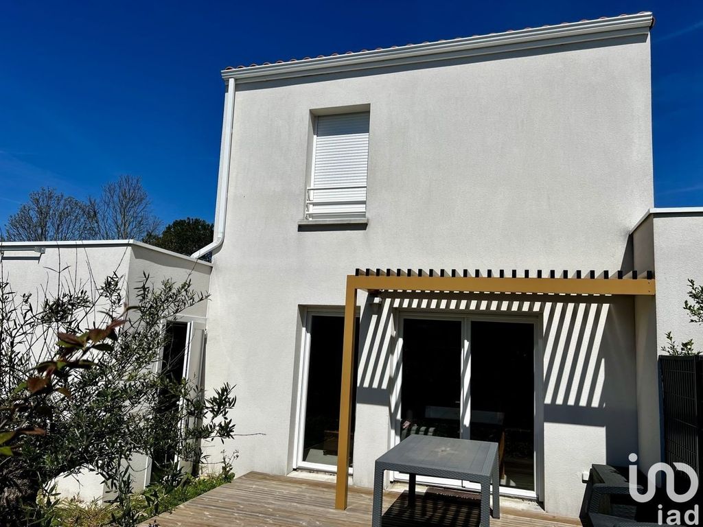 Achat maison à vendre 3 chambres 80 m² - Royan