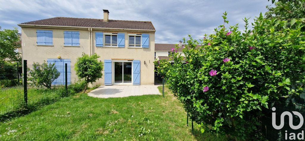 Achat maison à vendre 3 chambres 75 m² - Savigny-le-Temple