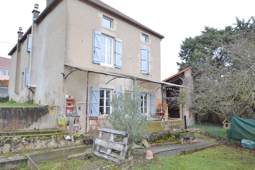 Achat maison à vendre 5 chambres 141 m² - Gannat