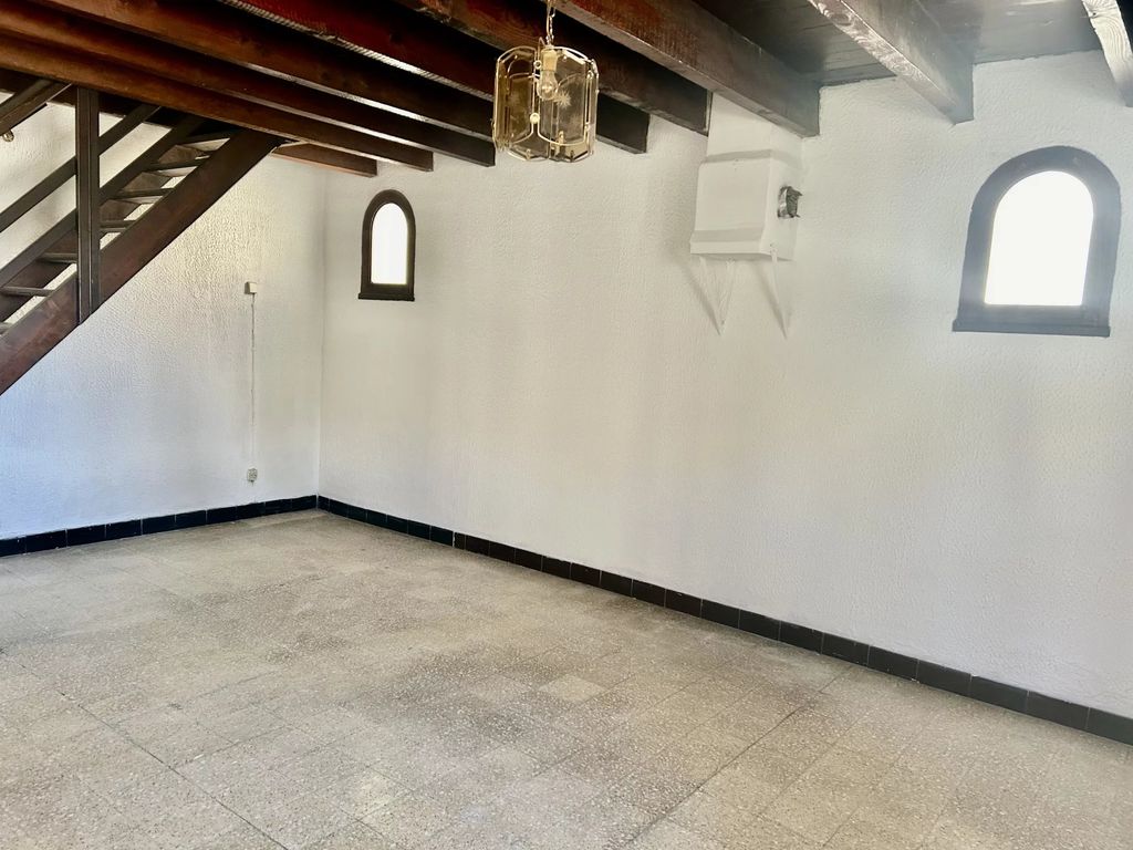 Achat maison à vendre 2 chambres 73 m² - Arles