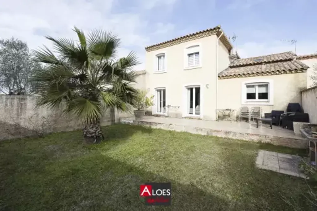 Achat maison à vendre 4 chambres 114 m² - Aigues-Mortes