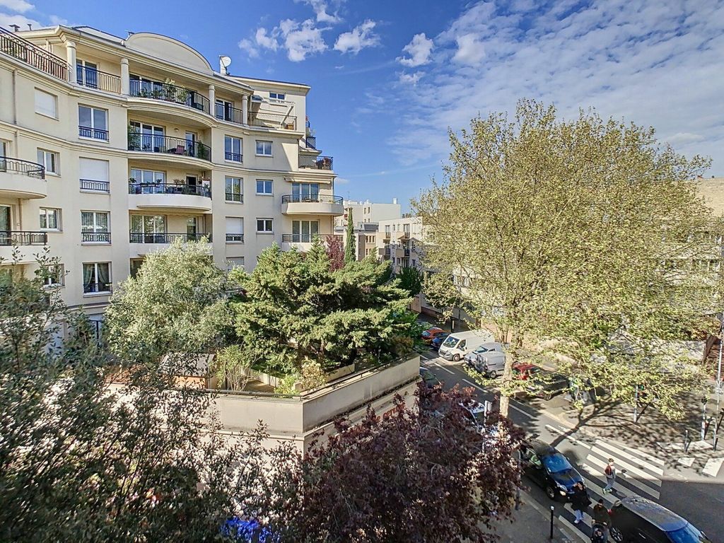 Achat appartement à vendre 4 pièces 70 m² - Issy-les-Moulineaux