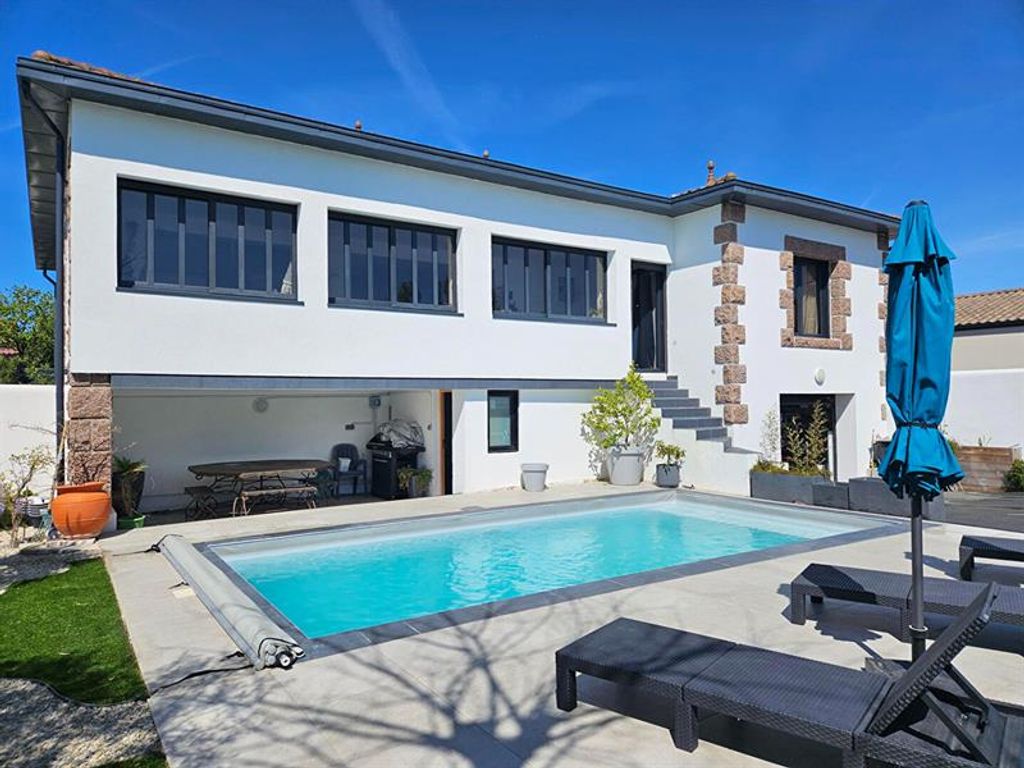 Achat maison à vendre 4 chambres 189 m² - La Rochelle