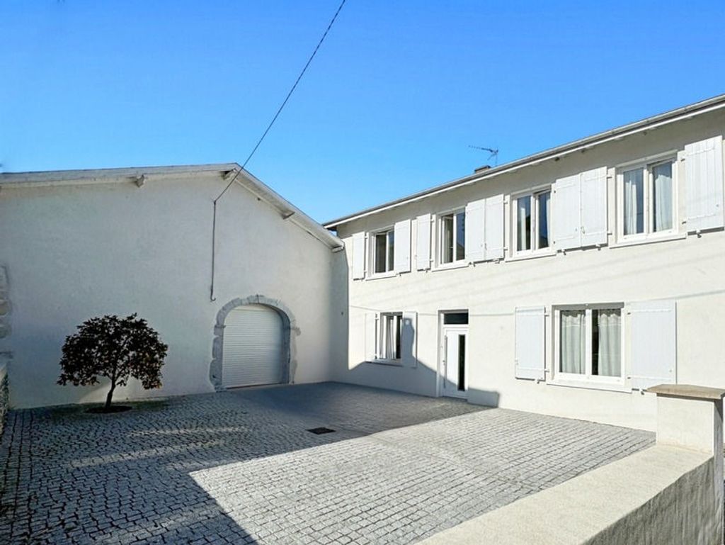Achat maison à vendre 3 chambres 245 m² - Puyoô