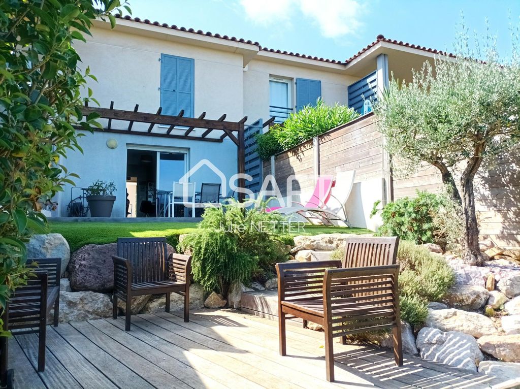 Achat maison à vendre 2 chambres 67 m² - Roquebrune-sur-Argens