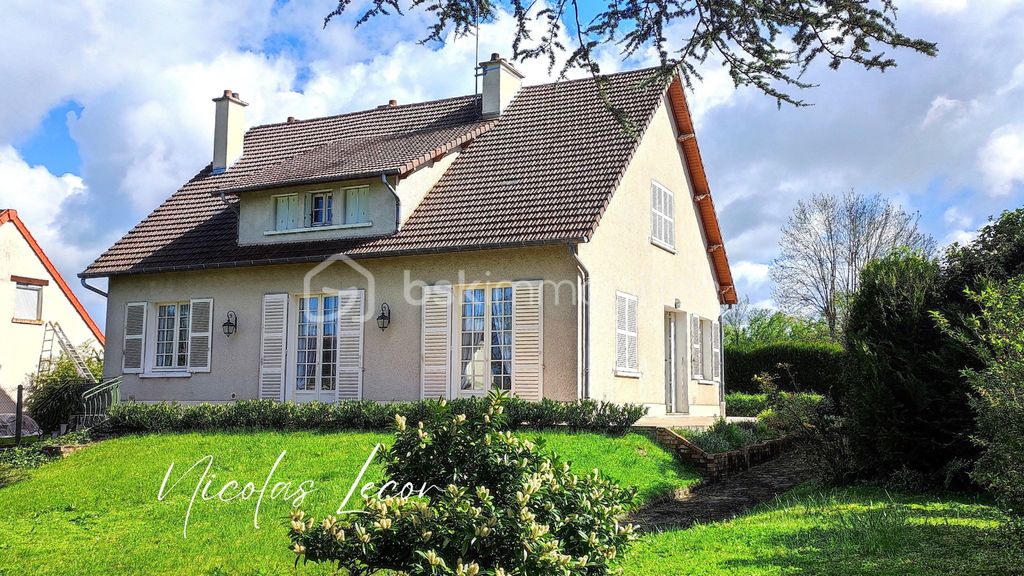 Achat maison à vendre 5 chambres 196 m² - Saint-Doulchard