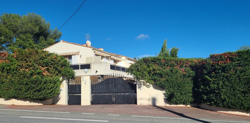 Achat maison à vendre 5 chambres 155 m² - Saint-Raphaël