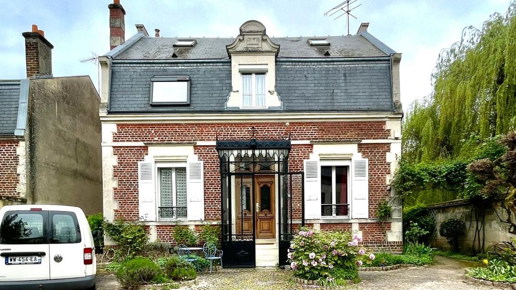 Achat maison à vendre 5 chambres 251 m² - Soissons