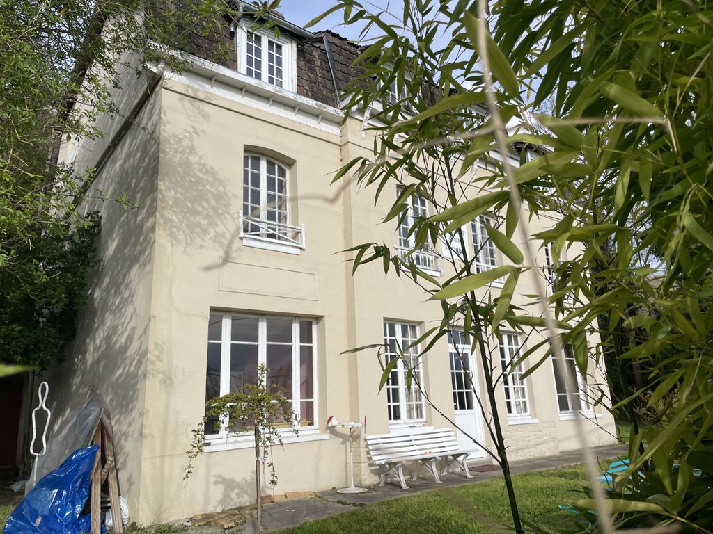 Achat maison à vendre 5 chambres 200 m² - Lyons-la-Forêt
