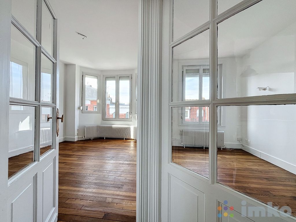 Achat appartement à vendre 2 pièces 61 m² - La Madeleine